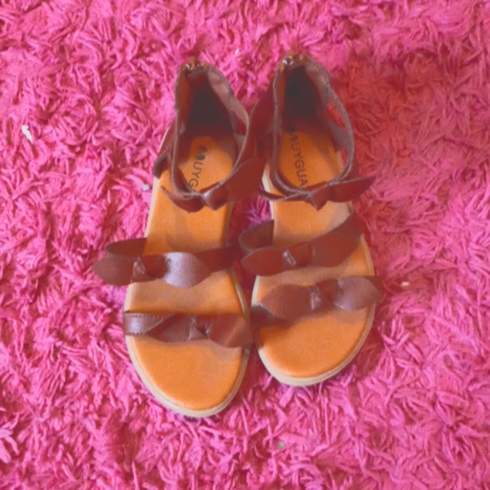 Muyguay sandals